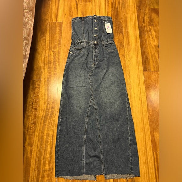 Commense Strapless Tube Denim
Dress L (8/10) NWT - Picture 4 of 6